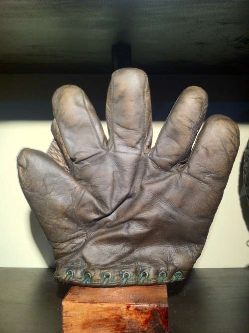 Strawbridge & Clothiers 1 Inch Web Front