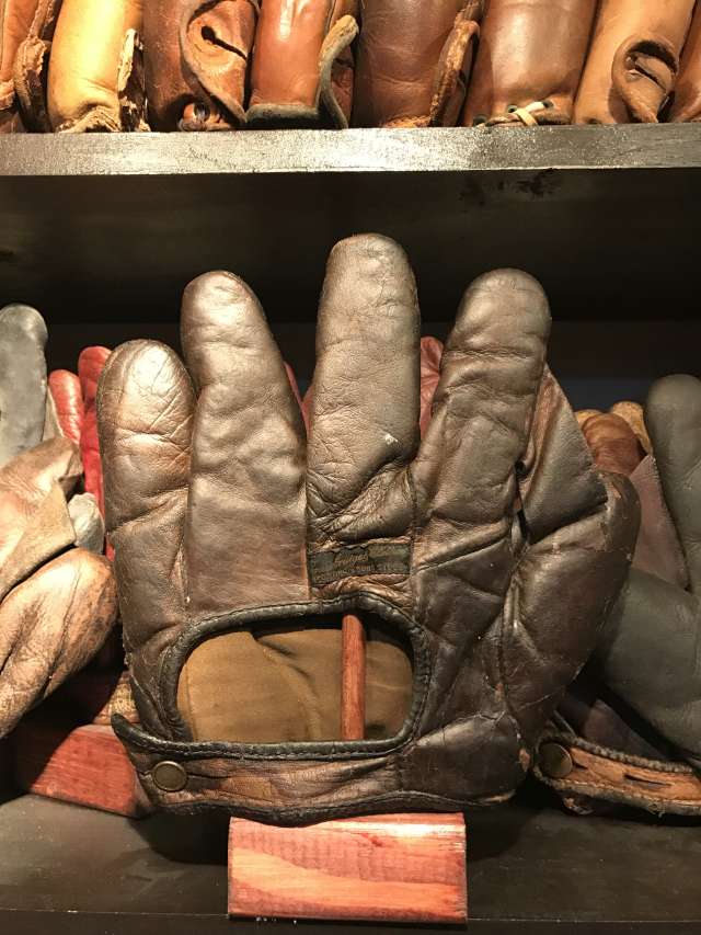 Strawbridge & Clothiers 1 Inch Web Back