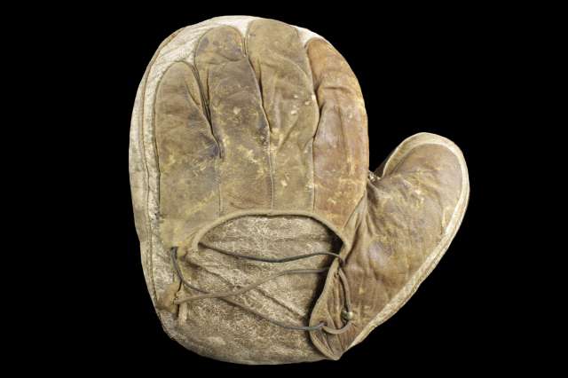 c. 1890's Early Catchers Mitten Back
