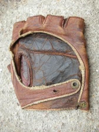 c. 1890's Wright & Ditson Fingerless Glove Lefty Back