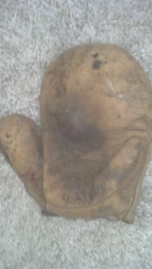 c. 1890's Hook and Eye Back Crescent Padded Basemitt Front