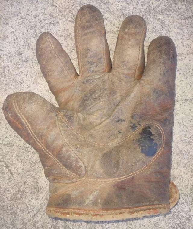 c. 1890's Victor Webless Crescent Glove Front
