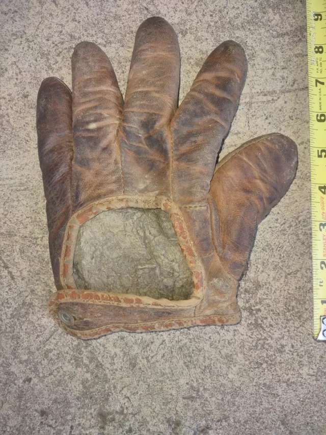 c. 1890's Webless Crescent Glove Back