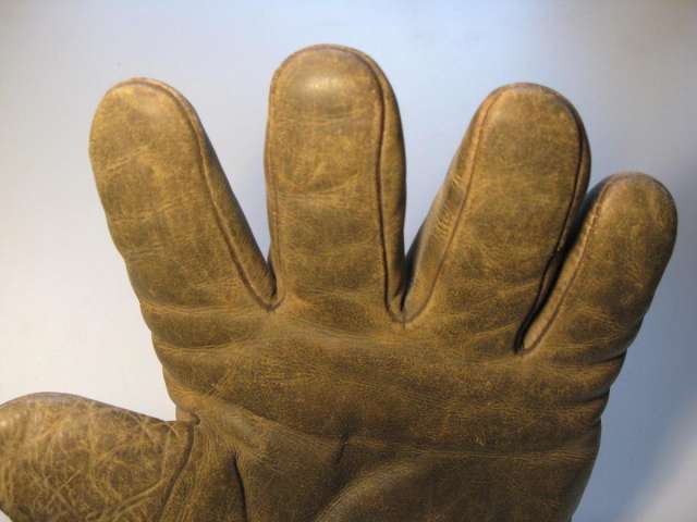 c. 1890's Webless Glove Front