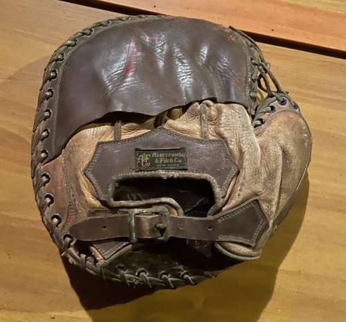 Abercrombie & Fitch Catchers Mitt Back