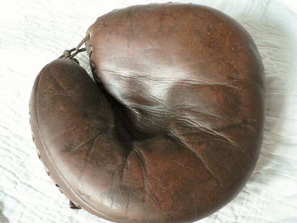 Babe Ruth Spalding Home Run Special Catchers Mitt Front