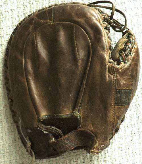 Babe Ruth Reach Home Run Special Basemitt Back