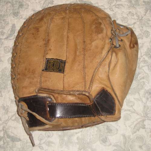Babe Ruth Reach RB1 Basemitt Back