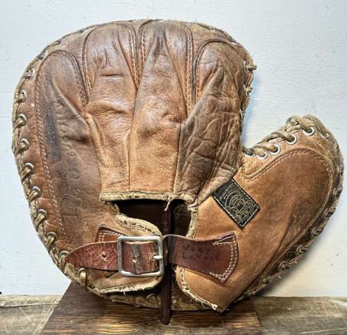 Babe Ruth Reach RC2 Home Run Special Catchers Mitt Back