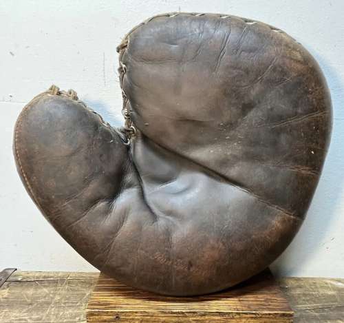 Babe Ruth Reach RC2 Home Run Special Catchers Mitt Front