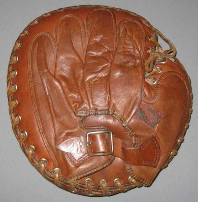Babe Ruth Spalding Catchers Mitt Back