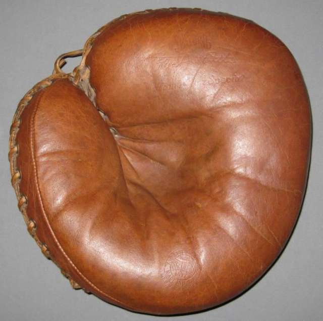 Babe Ruth Spalding Catchers Mitt Front