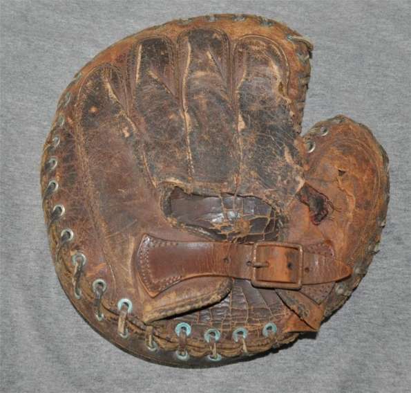 Babe Ruth Spalding Home Run Special Catchers Mitt Brown Back