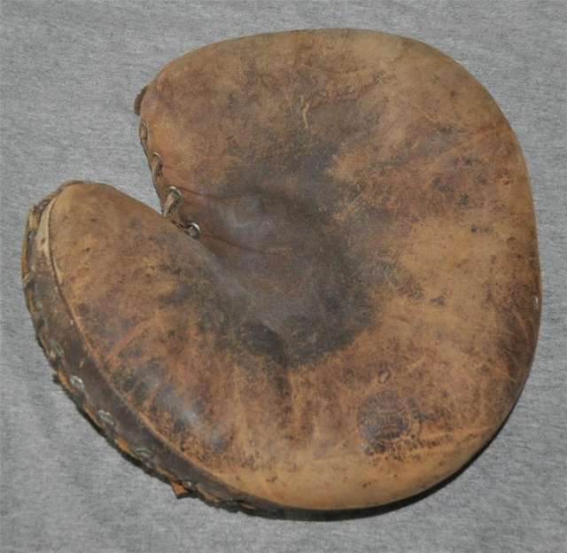 Babe Ruth Spalding Home Run Special Catchers Mitt Brown Front