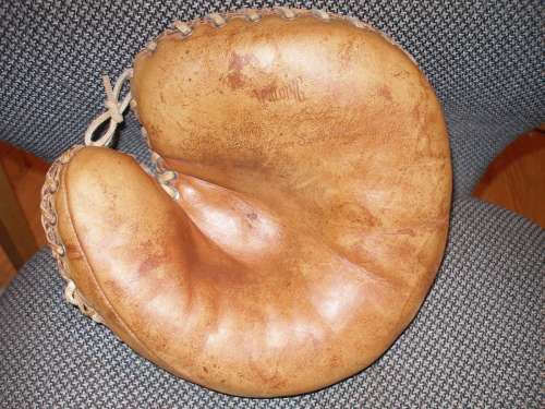 Babe Ruth Spalding Home Run Special Catchers Mitt Front