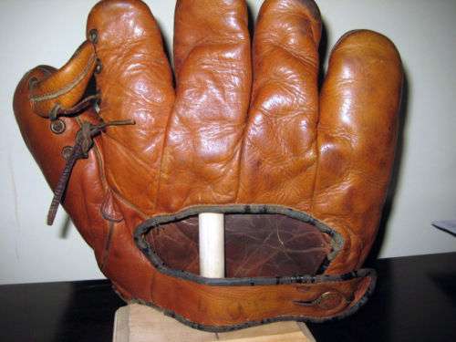 Babe Ruth Spalding Lefty Back