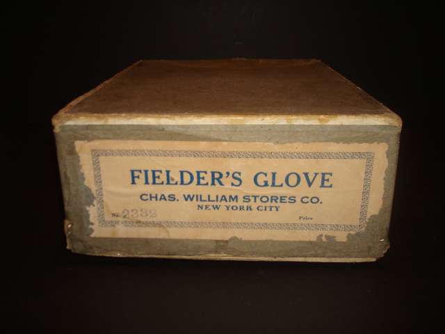 Chas. Williams Stores Co. 2332 Box