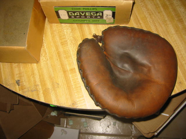 Eddie Phillips Davega Catchers Mitt Front