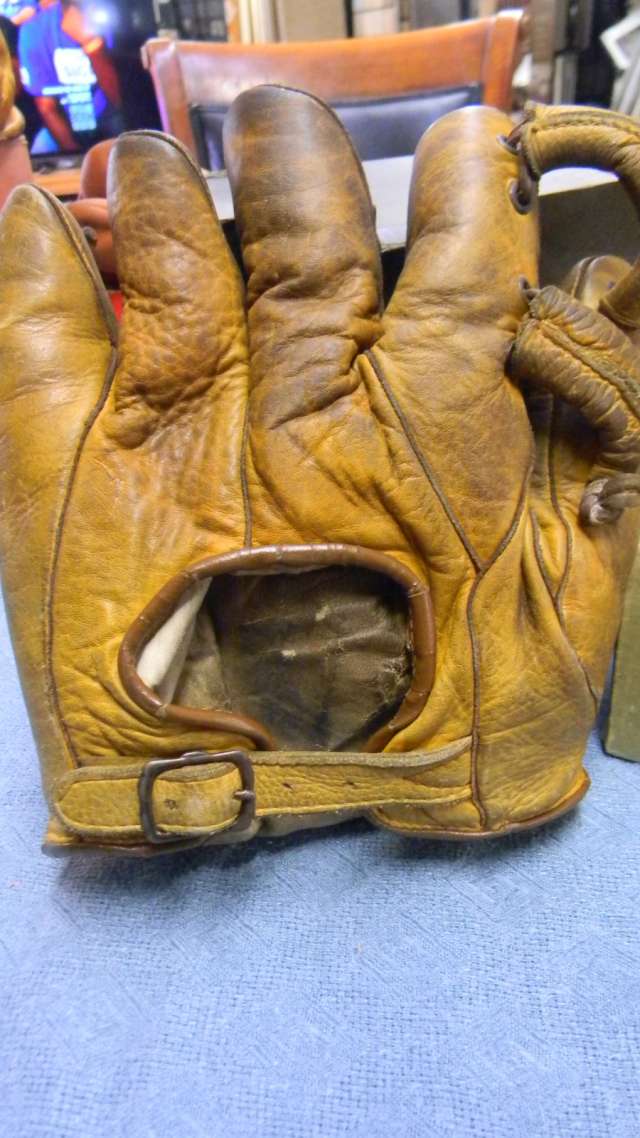 Joe Medwick Davega D73L Back