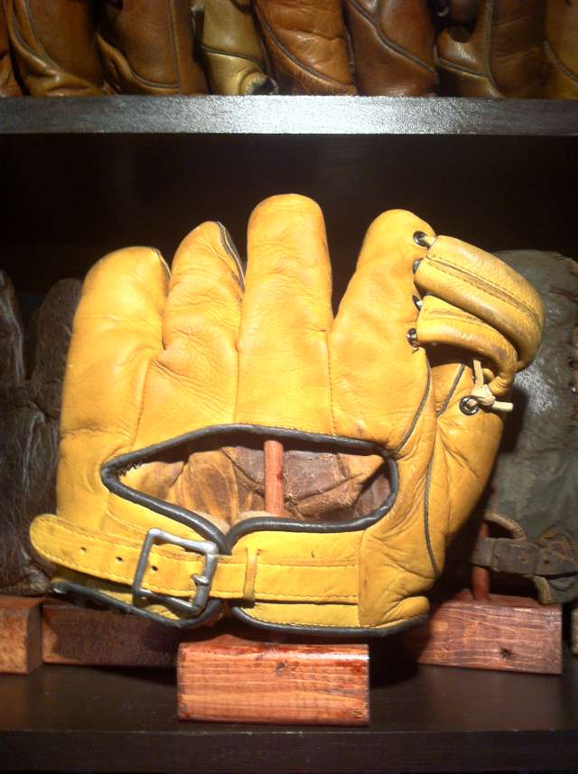 Earl Averill Denkert G52 Back