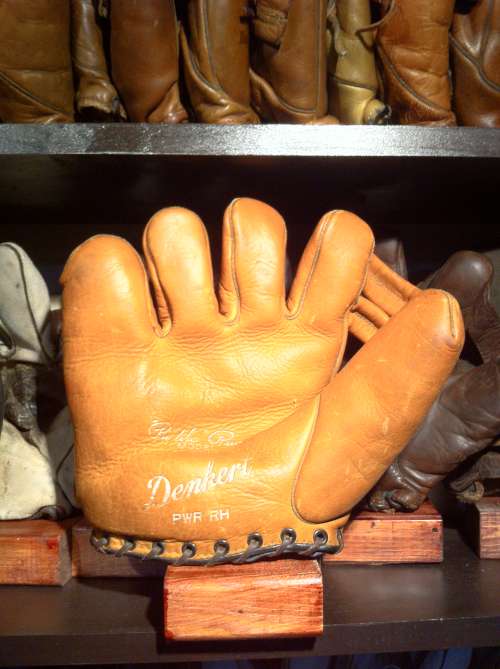 Pee Wee Reese Denkert PWR RH Lefty Front