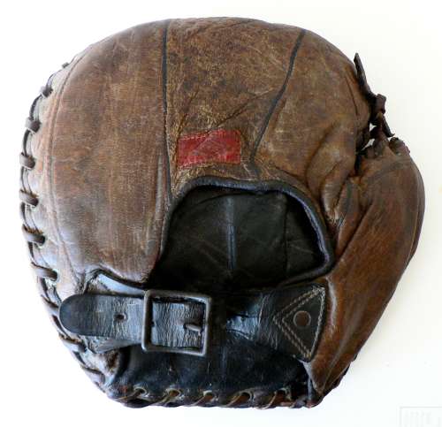 Diamond Basemitt Back