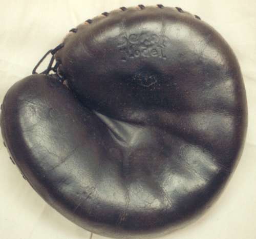 Diamond Scoop Catchers Mitt Front