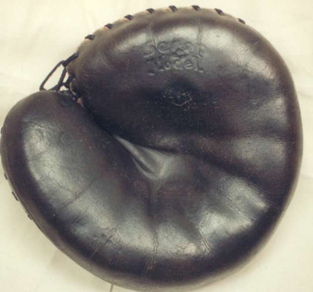 Diamond Scoop Catchers Mitt Front
