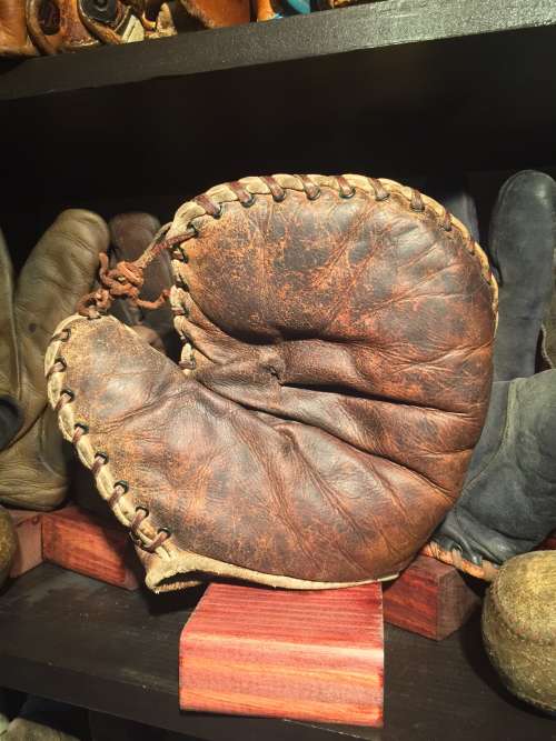 D&M Basemitt Brown Front