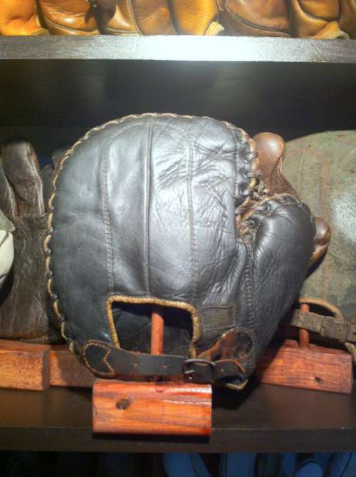 D&M Basemitt Dark Back