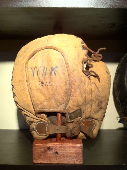 D&M Basemitt Light Back