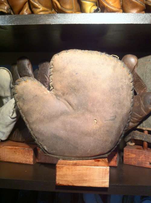 D&M Basemitt Light Brown Front