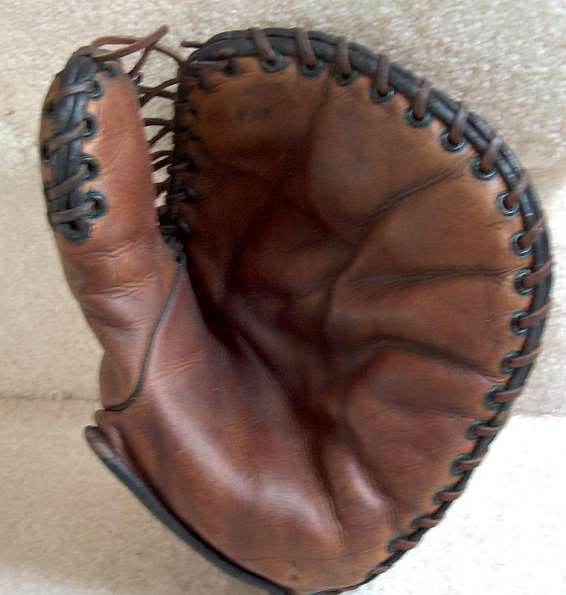 D&M Basemitt With No Wrist Opening Front