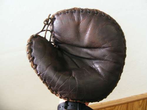 D&M V Notch Basemitt Front