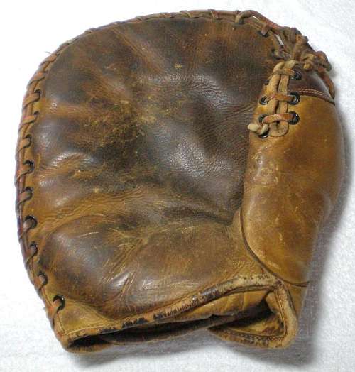 Gus Suhr D&M Decker Patent Basemitt Lefty Front
