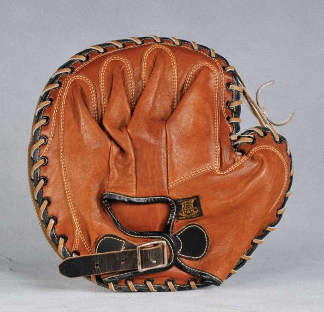 D&M 707 Catchers Mitt Back