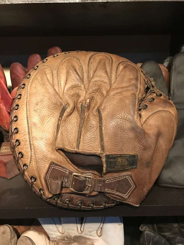 D&M Catchers Mitt Back