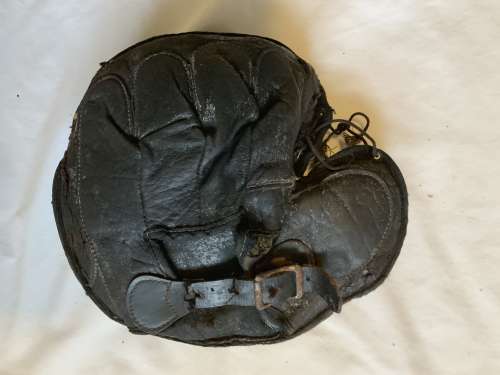 D&M Catchers Mitt Back