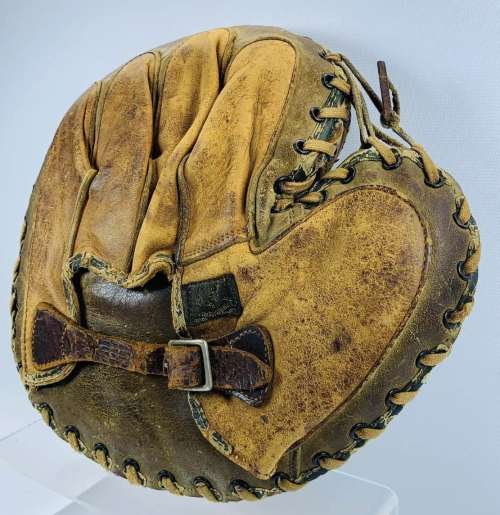 D&M Catchers Mitt Back