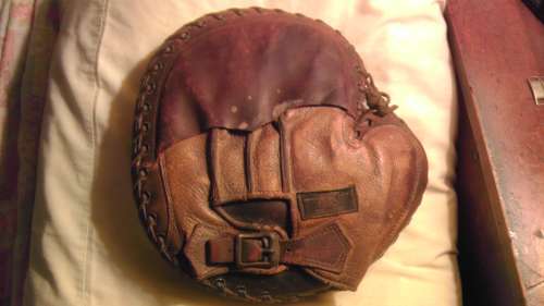 D&M Decker Patent Catchers Mitt Back