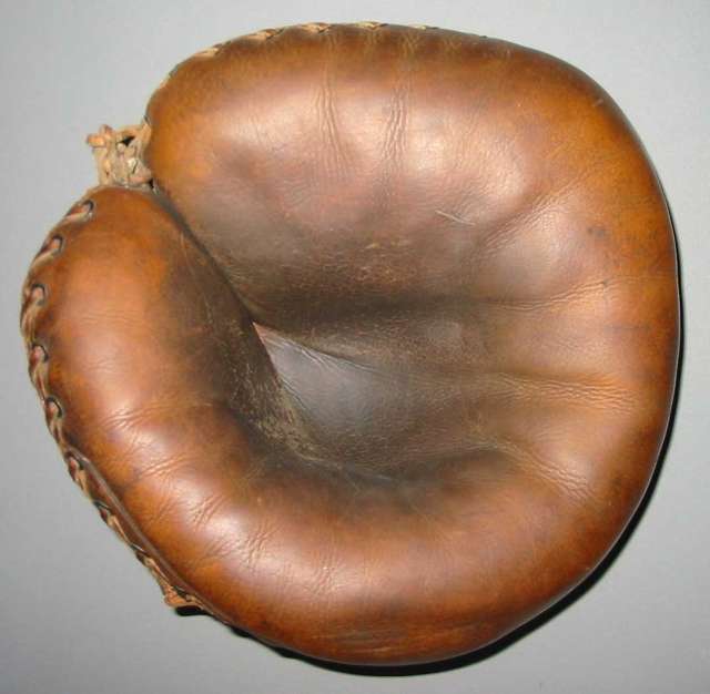 D&M Decker Patent Catchers Mitt Front