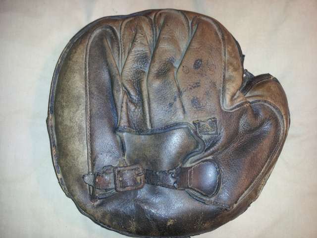 D&M Laced Perimeter Catchers Mitt Back