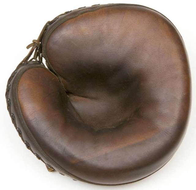 D&M Professional Model Catchers Mitt Front