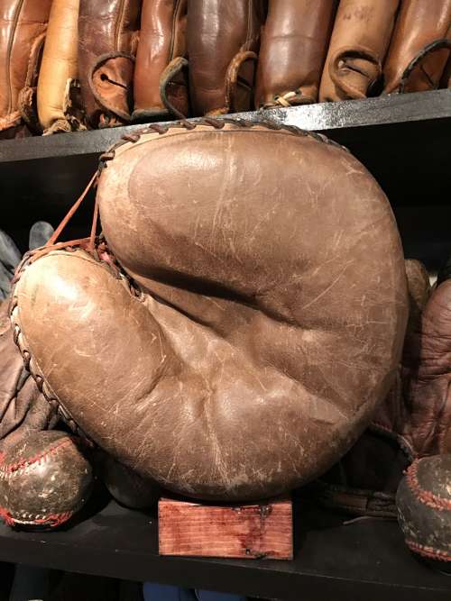 D&M Two Tone Catchers Mitt Front
