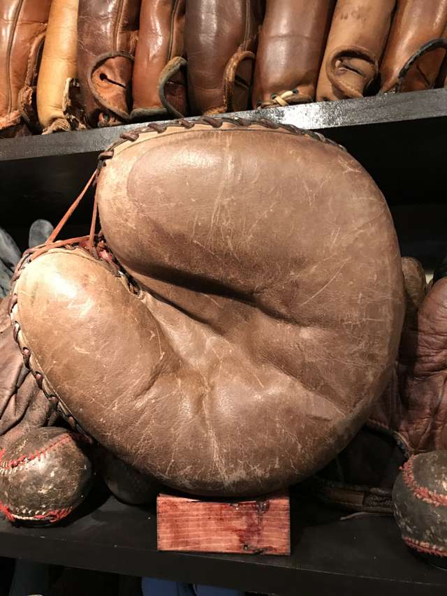 D&M Two Tone Catchers Mitt Front