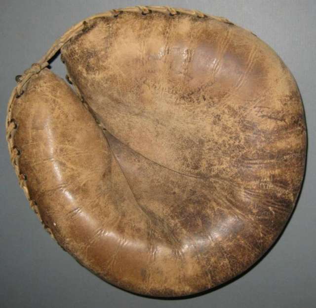 Frank Hogan D&M Catchers Mitt Front