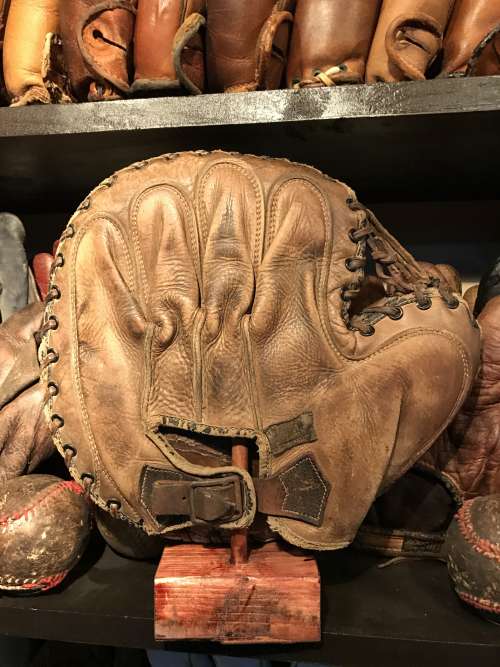 Luke Sewell D&M Catchers Mitt Back