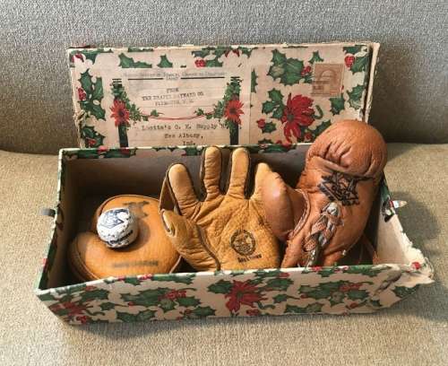 D&M Christmas Box