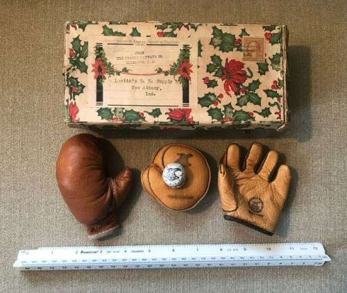 D&M Christmas Box