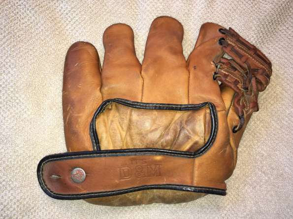 D&M DP122 Softball Glove Back